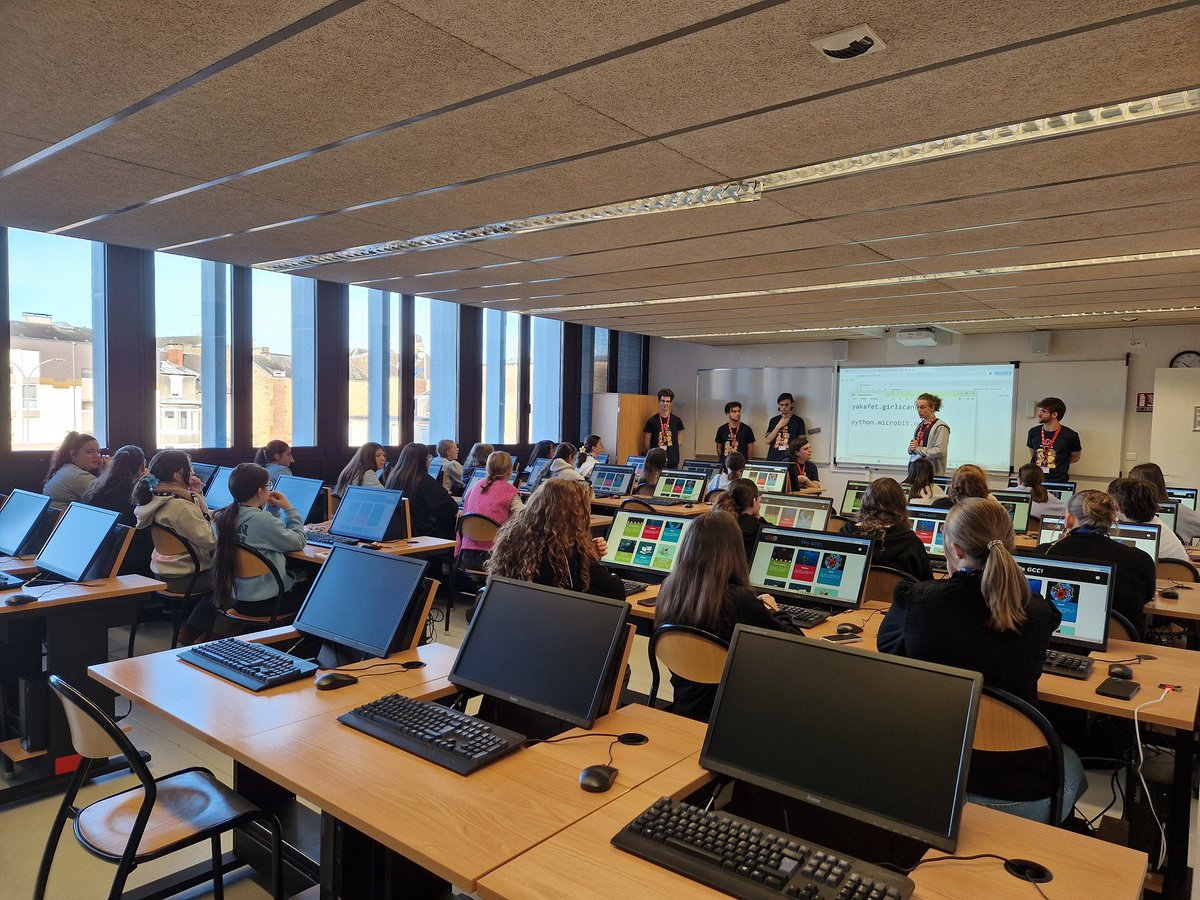 Image de Préfet des Ardennes - #Formation | Parce que l'informatique n'est pas que pour les garçons, 27 collégiennes et lycéennes a