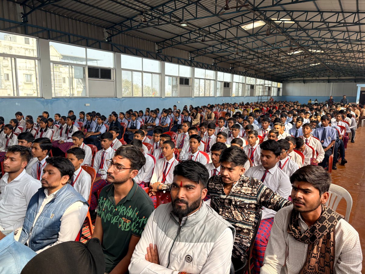ABVP रायपुर महानगर पश्चिम भाग राष्ट्रीय युवा दिवस के उपलक्ष्य में विजन विवेकानंद करियर मार्गदर्शन का आयोजन किया गया। इस दौरान CGPSC 2024 की परीक्षा में दूसरा स्थान में चयनित श्री स्वप्निल वर्मा, समाजसेवक श्री बसंत अग्रवाल, राष्ट्रीय कार्यकारिणी सदस्य <a href="/YagydattV/">Yagyadatt Verma</a> उपस्थित रहें।
