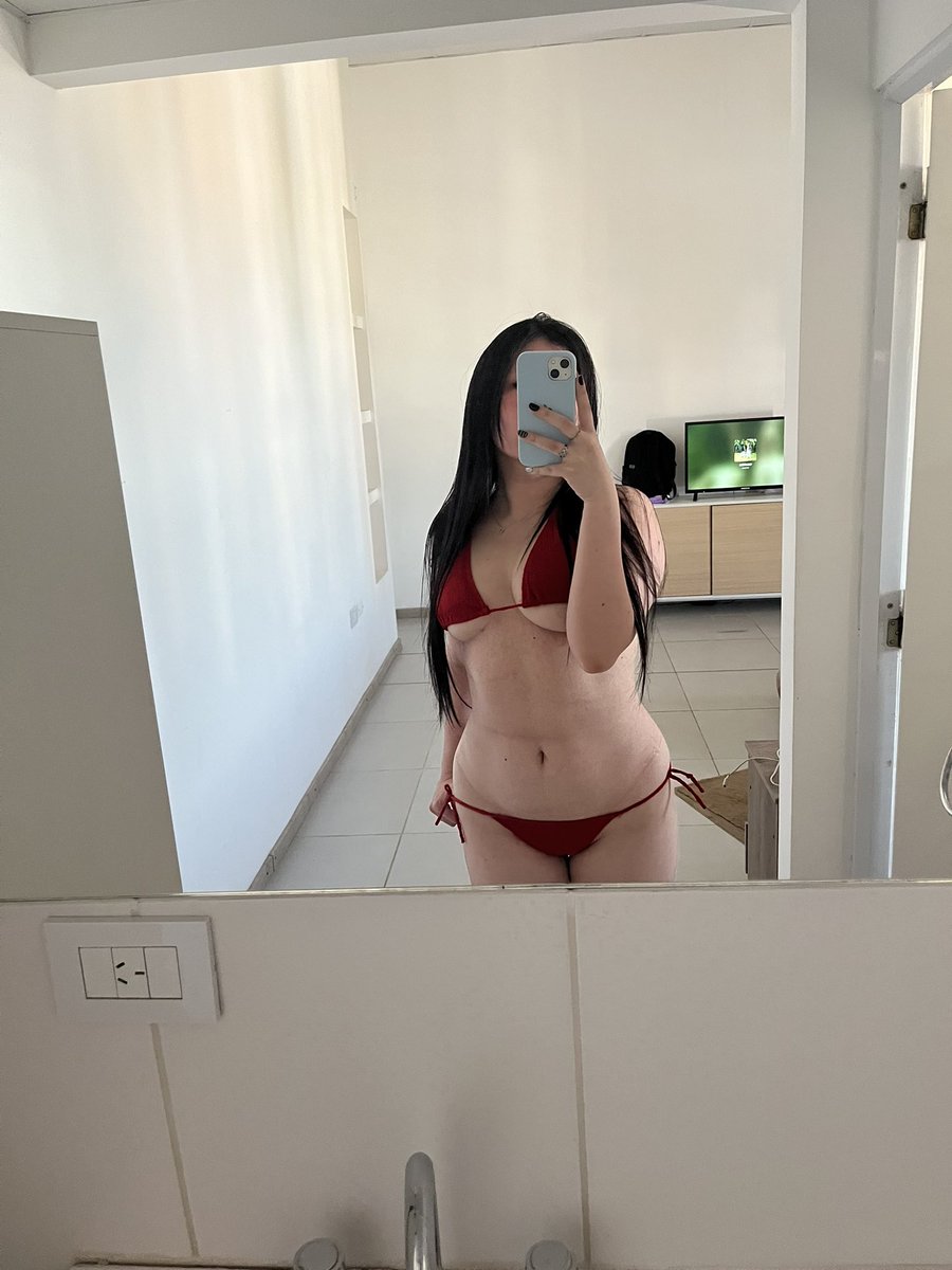 Viicouwu's tweet image. Buenos días idiotas, sigan pagando mis vacaciones que mami se está divirtiendo sin gastar ni un solo centavo✨✨😵‍💫