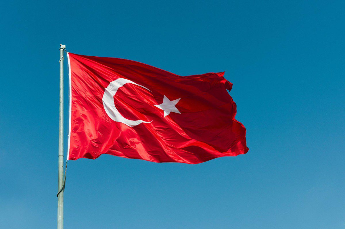 Mardin’in Nusaybin ilçesinde polis barikatlarını aşarak sınır hattında dalgalanan Türk bayrağını indirenler tarafından gerçekleştirilen bu alçak ve provokatif saldırıyı kınıyorum. 

Bayrağımıza uzanan her el, milletimizin ortak değerlerine uzanmıştır. Bu tür girişimler asla