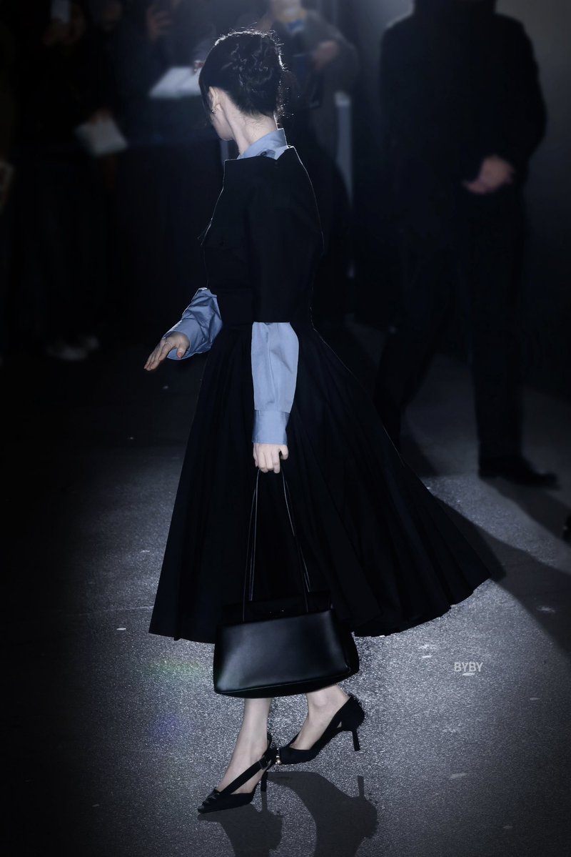 bybyyy33's tweet image. 260118 | 와 미쳤다...

#KarinaxPrada #PradaFW26 #KARINA #카리나 #aespa #에스파