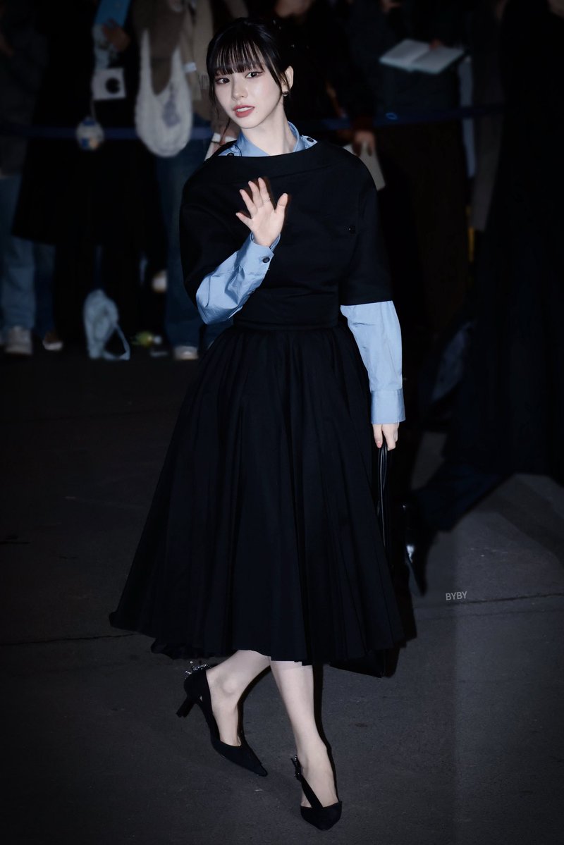 bybyyy33's tweet image. 260118 | 와 미쳤다...

#KarinaxPrada #PradaFW26 #KARINA #카리나 #aespa #에스파