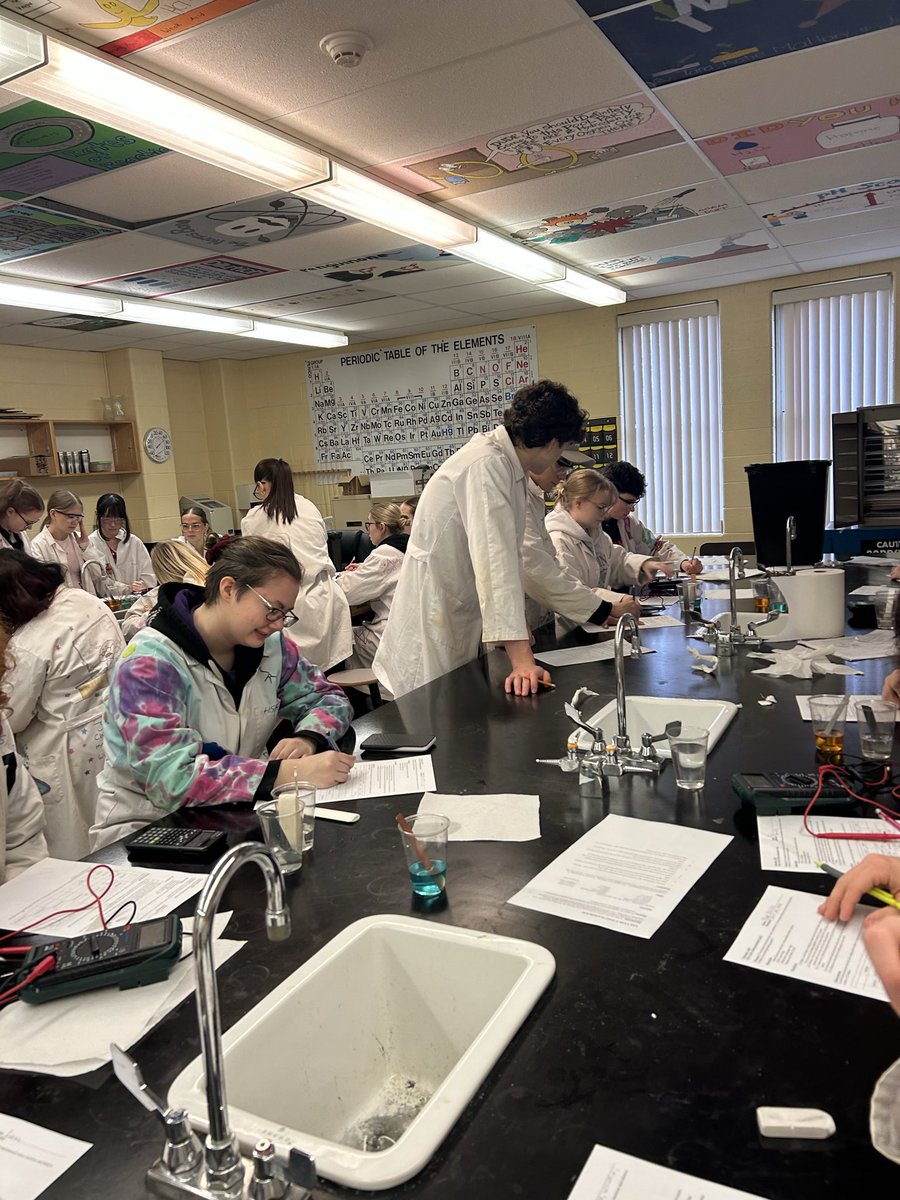 science_hsh's tweet photo. Students Conducting electrochemistry lab. https://t.co/hLHGWh8oBG