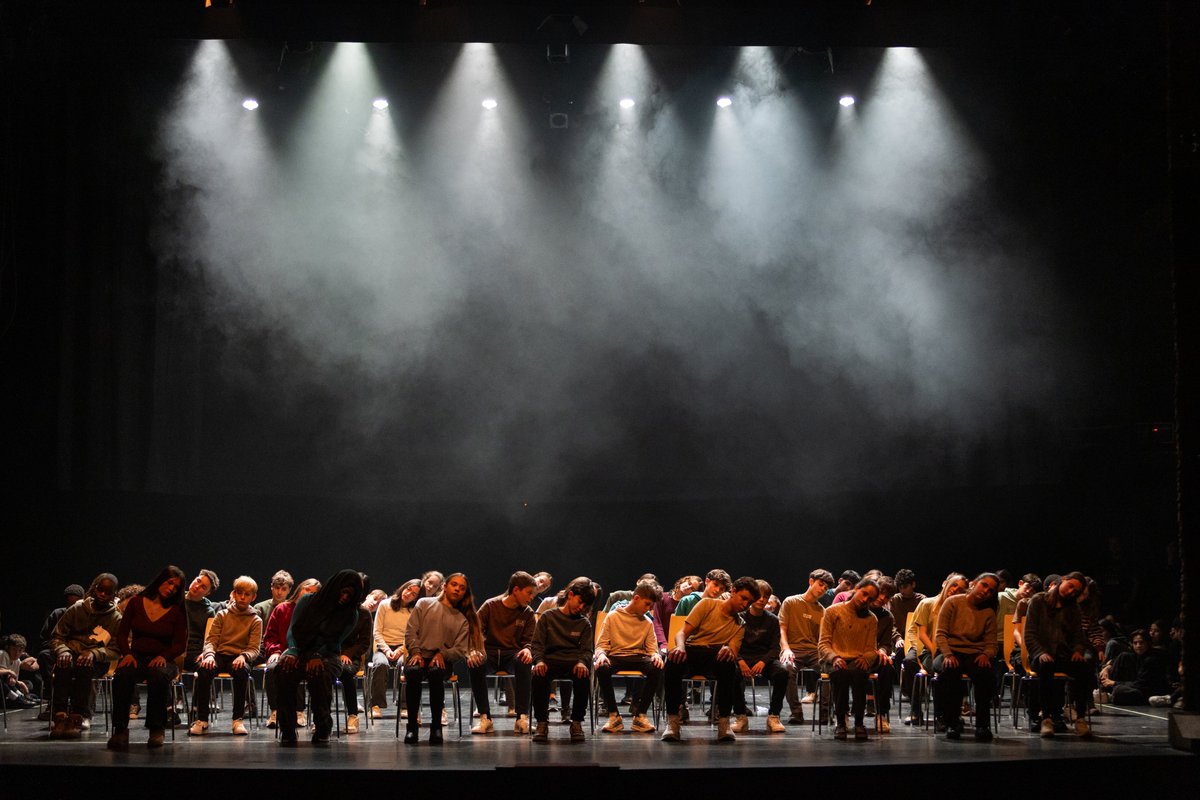 OlotCultura's tweet photo. 🩰 Més de 300 joves de 2n d’ESO ballaran al Teatre Principal d’Olot amb Altres mirades, dins el projecte #Mapadeball.

📅 20 i 21 de gener de 2026 · 20 h
📍 Teatre Principal d’Olot

Dansa contemporània, educació i creació col·lectiva.
Més informació🔗 https://t.co/6waB81Xrfl https://t.co/Xfk7EvD4FV