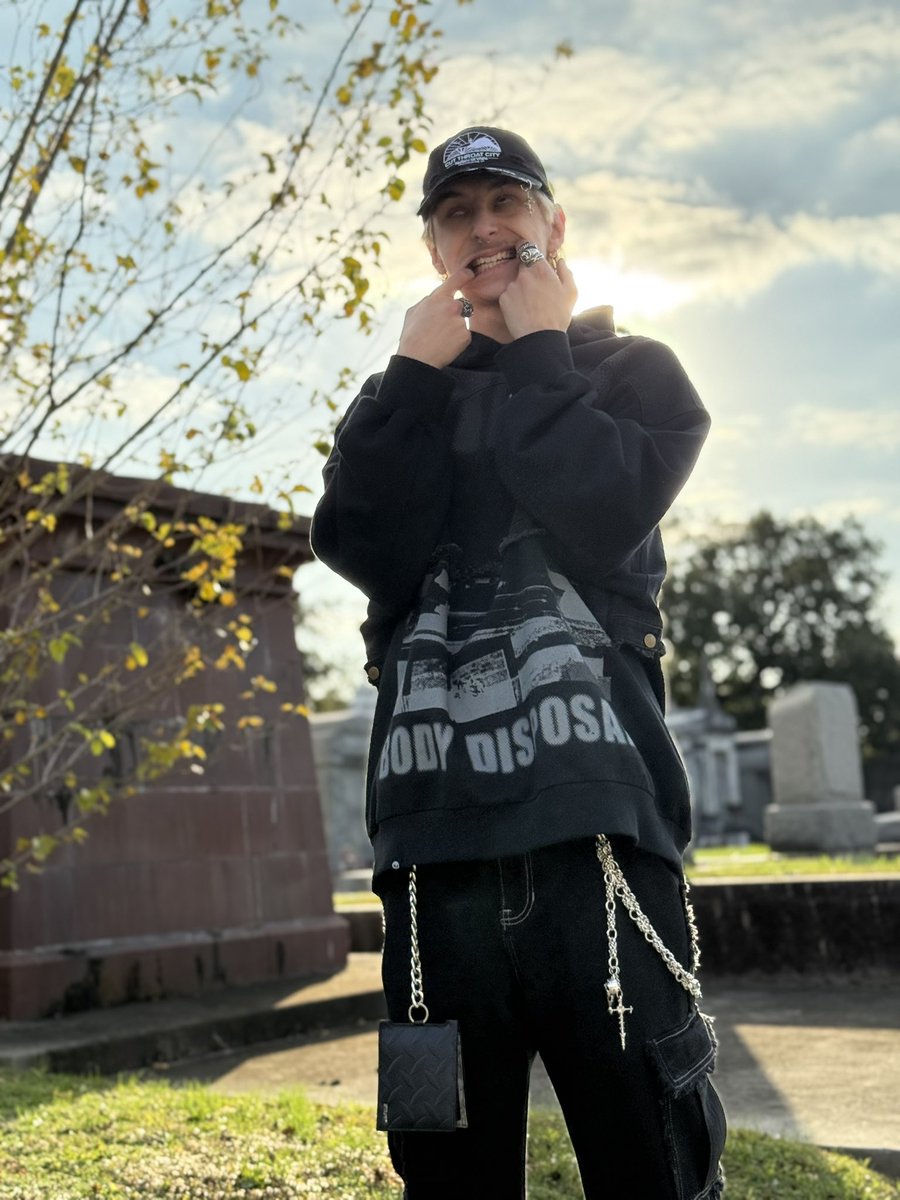 yungacidshawty's tweet photo. nawfside slenderman
eastern bloc babadook

BTS of my staff workforce survive shoot &amp; share photoshoots
@J_Chetta @SuicideChrist 

photo creds : @TheOTMDesign https://t.co/3LAjmw2XgT