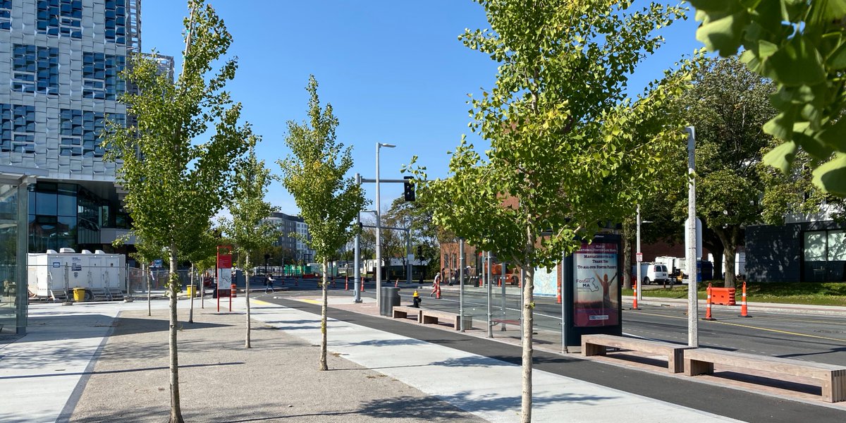 Harvard’s Science and Engineering Complex showcases on-structure landscape design, bioretention for rainwater reuse, geofoam for lightweight landforms, and durable OLSA pathways. LEED Platinum + BLSA Award winner.

organic-lock.com/harvard-scienc… 

#OLSA #OrganicLockStabilizedAggregate