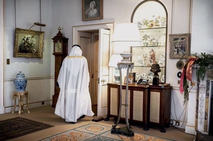 يوجّهون كلامهم لـ بوظبي و حكومتها

ونحن من السلع لين اقصى حدود الشمالية 

والله يا بو خالد لو خضت بنا البحر خضناه معك ما تخلّف منا رجل

و إن غضبت غَضِبوا لك رجال لا يسألونك فيما غضبت