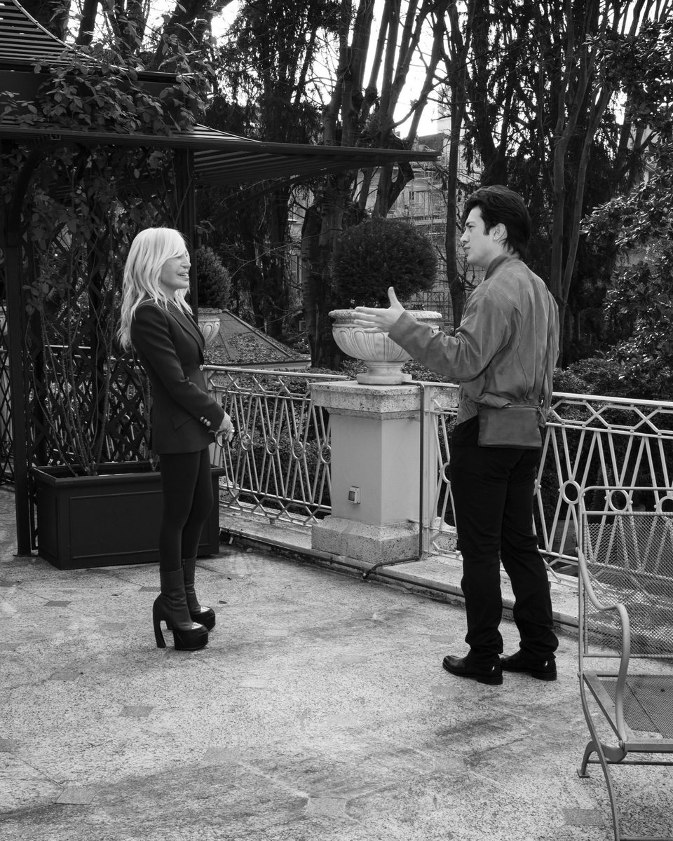 hudsonwupdates's tweet image. “Showing Hudson Williams around the Versace cottage 💜✨” - Donatella Versace via Instagram