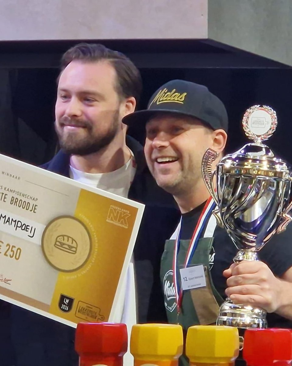 Winnaar NK Lekkerste Broodje 2026! 🎉

No Nori No Glory 🎉 Nu in Berkel verkrijgbaar bij Midas. Sjoerd Mampaey pakt daarmee voor de tweede keer in drie jaar goud.

Kom zelf ervaren waarom dit broodje bekroond is. 🔥
Mis dit gouden broodje niet! 😋