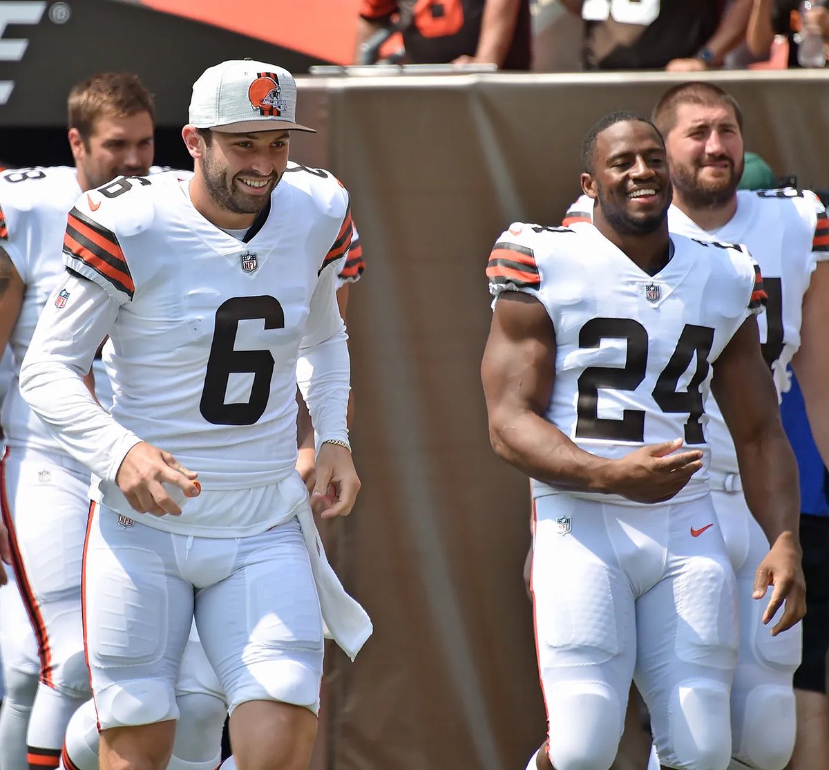 Sir Yacht tweet media