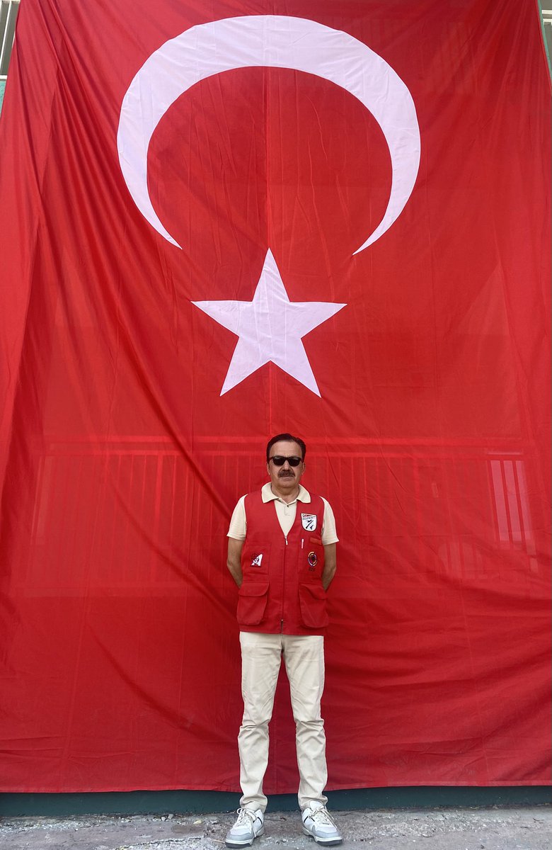omerersz's tweet photo. 85 milyonun bağımsızlık sembolu bu bayrak, bu ülkenin namusudur, altında yaşamak şerefdir.
Saldıran ne idiğü belirsizdir. https://t.co/0iKrQdbMvH