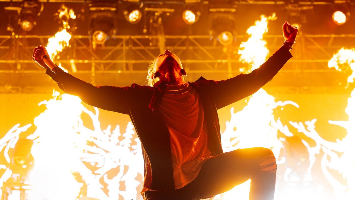 revolvermag tweet media