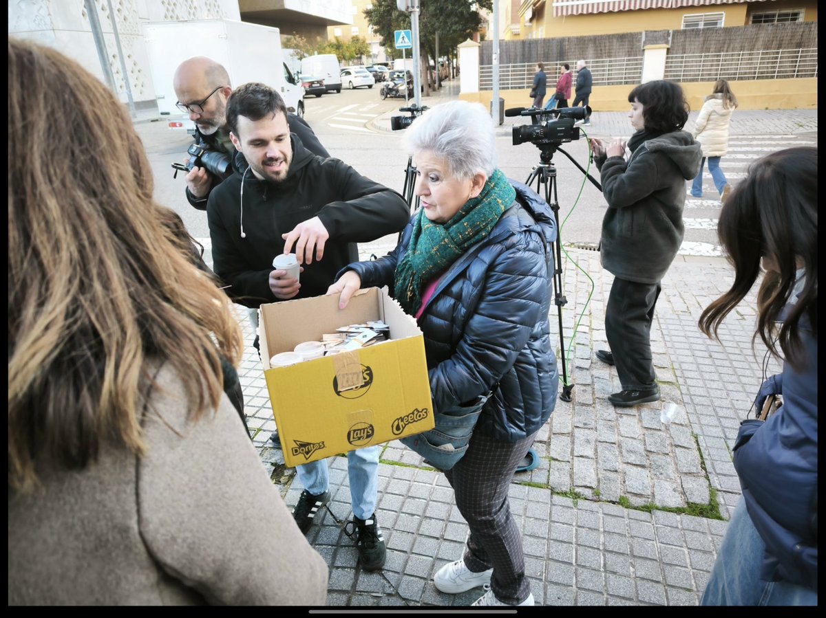 Mi ADMIRACIÓN , con mayúsculas a mis paisanos de ADAMUZ.

Su generosidad y su humanidad son un ejemplo . Los vecinos de ADAMUZ demuestran que no da el que más tiene sino el que da todo lo que tiene.