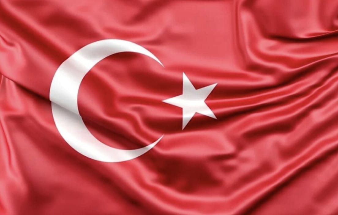 Nusaybin–Kamışlı sınır hattında, terör örgütü SDG yandaşları tarafından şanlı bayrağımıza yönelik gerçekleştirilen hain saldırıyı ve bu alçak eylemin faillerini en sert şekilde lanetliyoruz.

Terörsüz Türkiye hedefimize, birlik ve beraberliğimize, kardeşliğimize kasteden bu tür