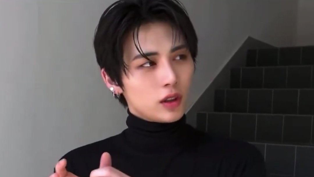 aug10st's tweet image. 