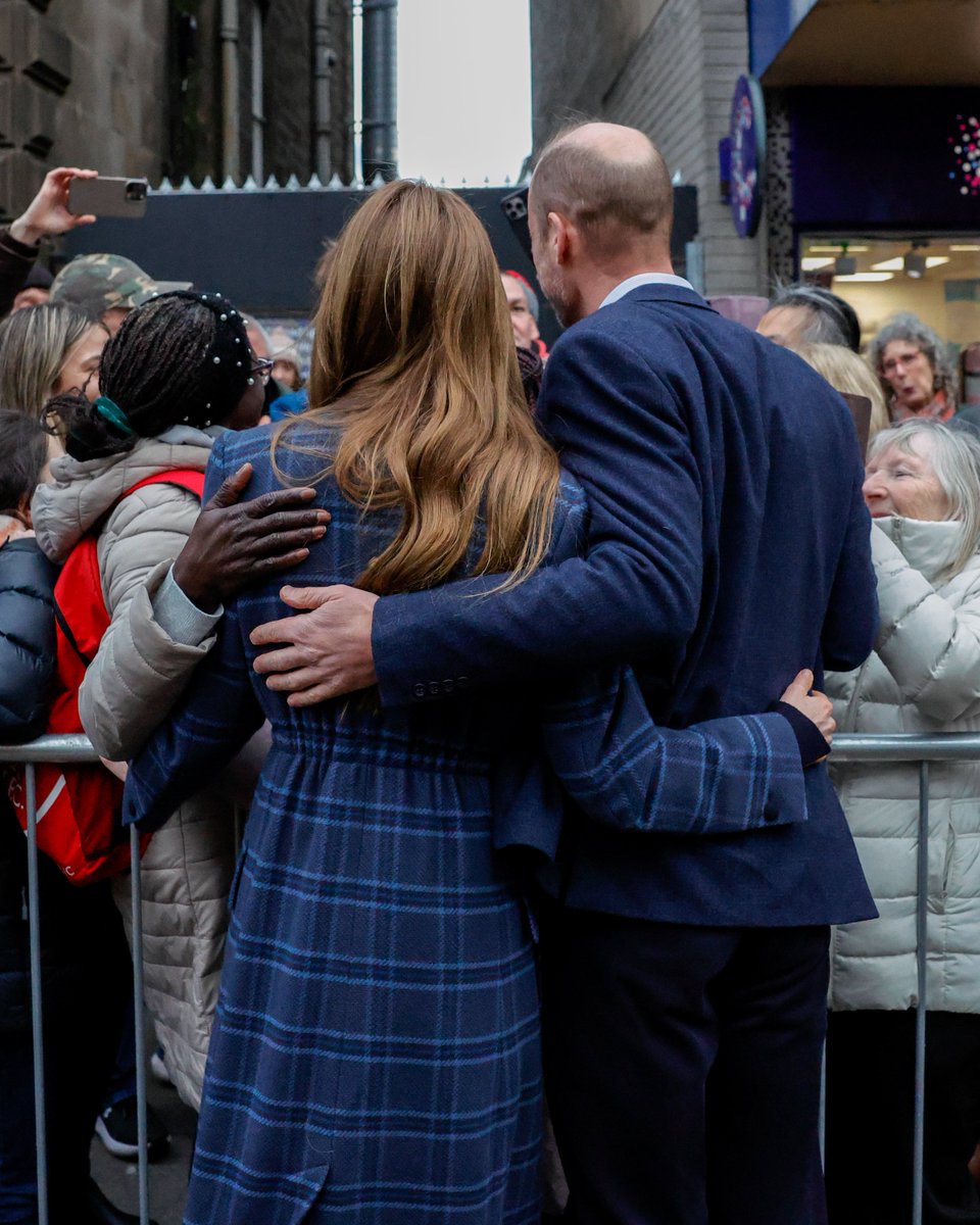 ChristinsQueens's tweet image. The Duke and Duchess of Rothesay visited the Radical Weavers, a handweaving studio and charity in Stirling.

📸 Andrew Parsons // Kensington Palace