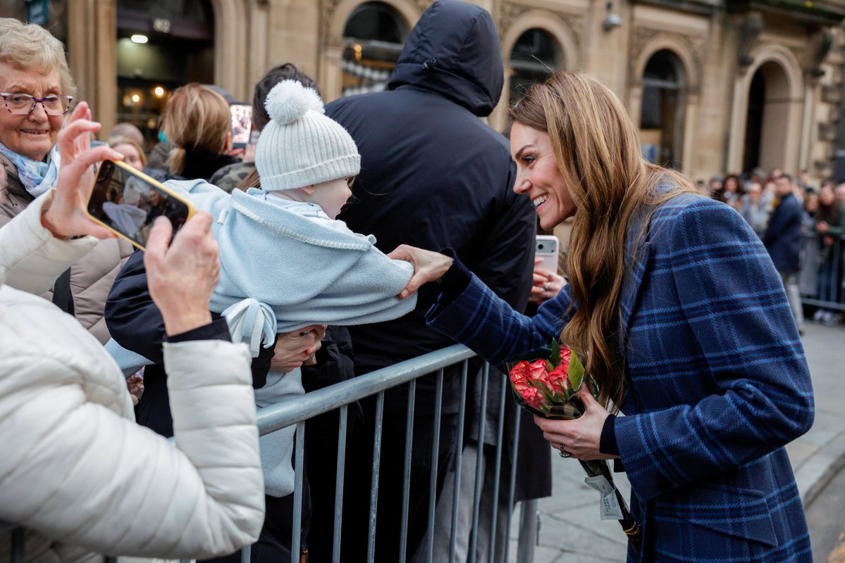 ChristinsQueens's tweet image. The Duke and Duchess of Rothesay visited the Radical Weavers, a handweaving studio and charity in Stirling.

📸 Andrew Parsons // Kensington Palace