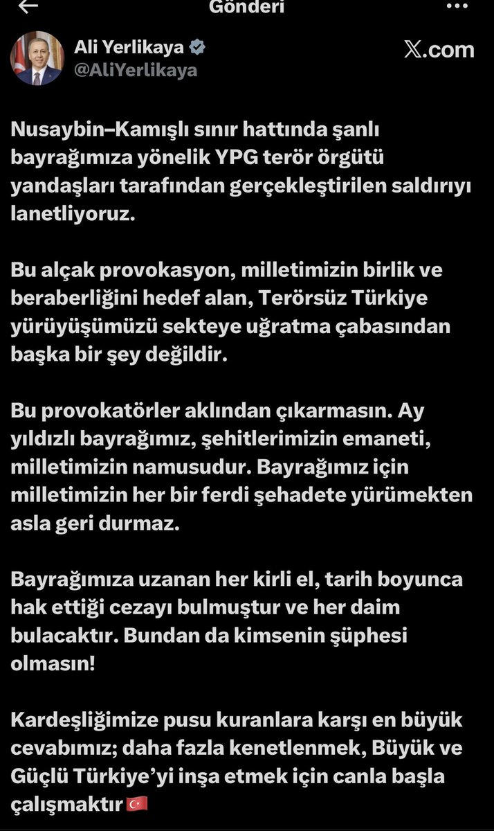 PKK/YPG’li teröristler sınır kapısındaki Türk bayrağını indirdi.

İçişleri Bakanı Ali Yerlikaya açıklama yaptı