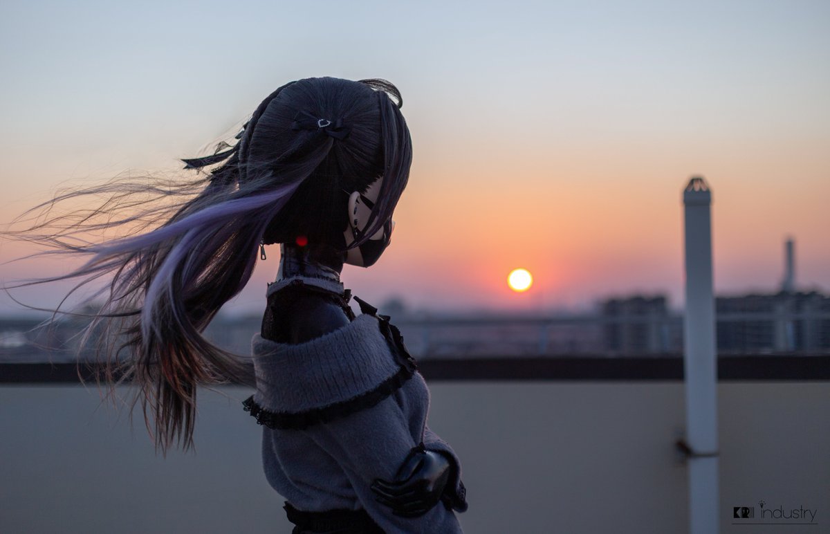 Aisei_Kiri's tweet image. 风没有回答，被乳胶紧紧包住的「东西」也没有
我们在日落前分享这安心的沉默💬