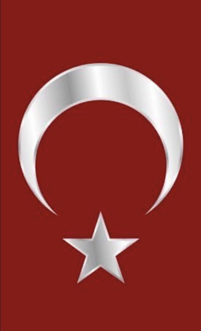 Korkma, sönmez  bu şafaklarda yüzen al sancak !