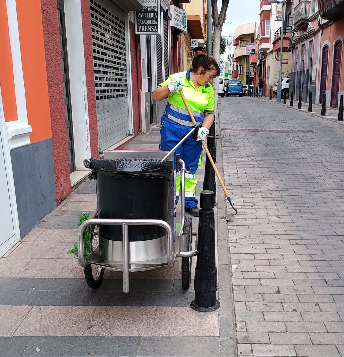 ¡En la jornada de hoy ha sido el turno para la zona de San Gregorio!📍

En este punto del municipio, el equipo de #Teldelimpia ha llevado a cabo el deshierbe  de las calle María Encarnación Navarro y callejón Amargura.

#limpiezaviaria #reciclaje