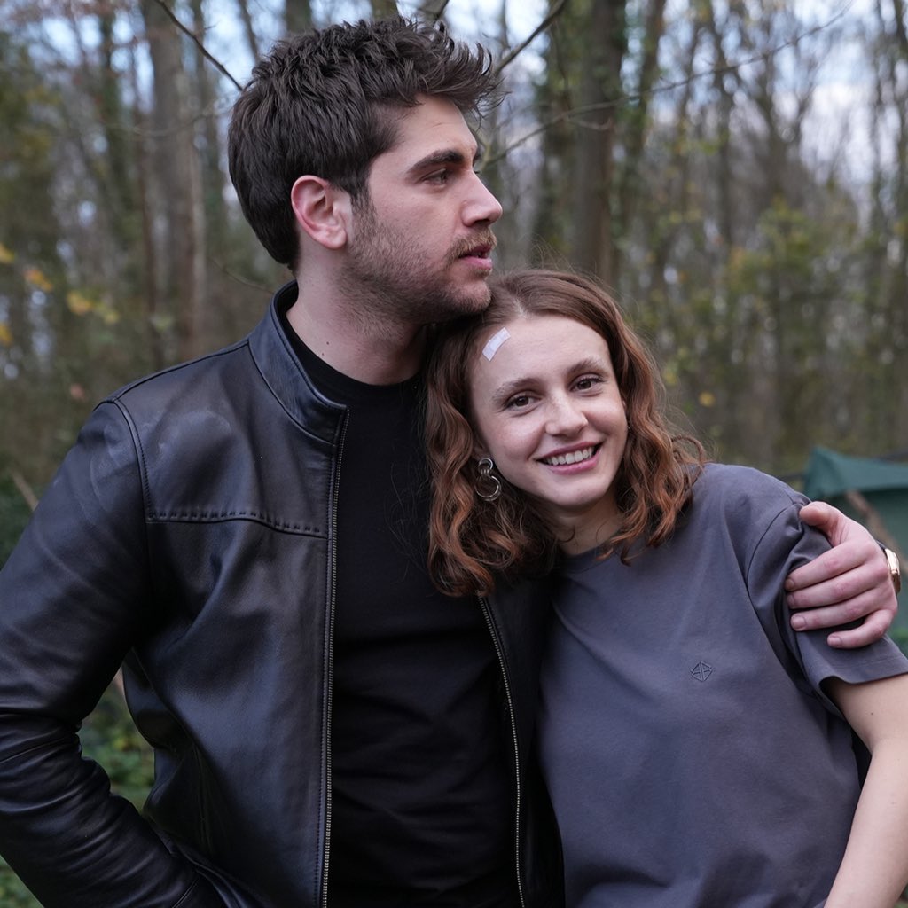 iulmayda's tweet image. genc cift 
yası yasına cift
cıvıl cıvıl cift
dalin kokan cift