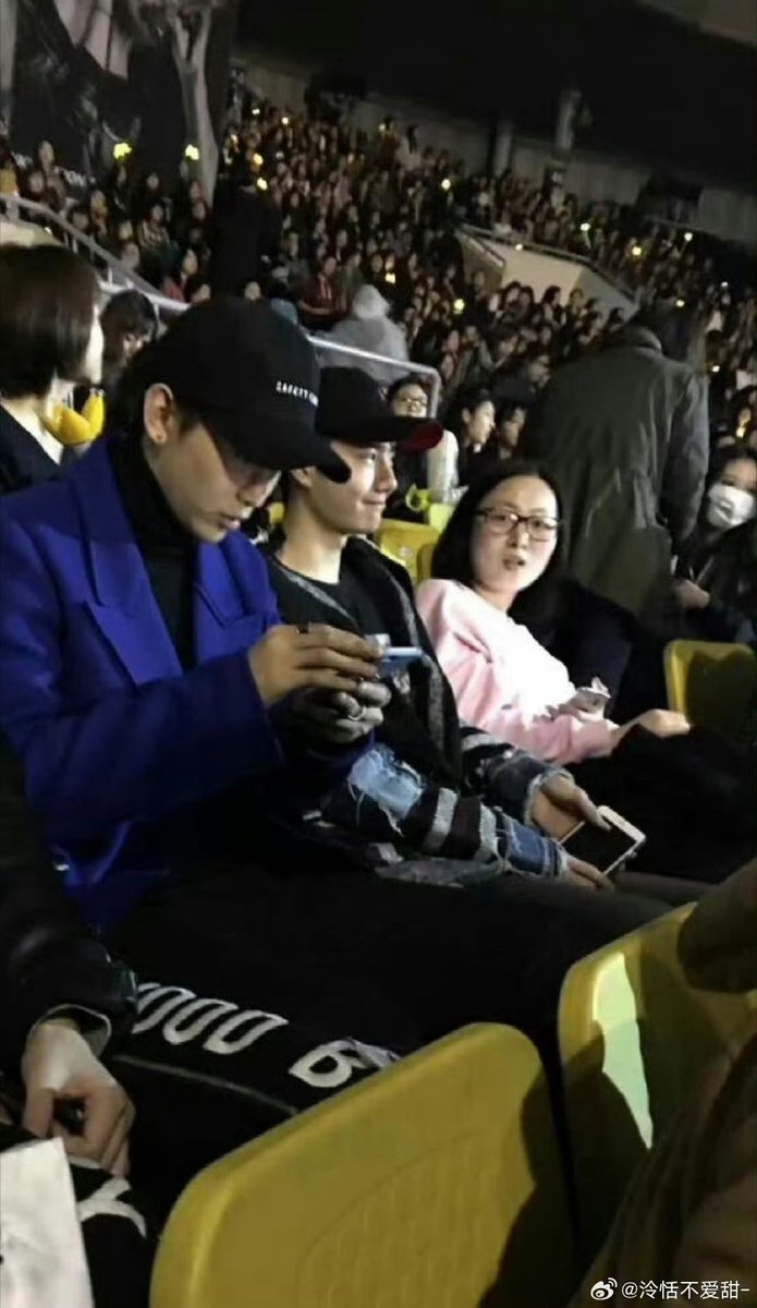 giegriffin's tweet image. อี้ป๋อสมัยก่อนยังไปนั่งดูคอนฯ ม่วนจอยได้ เดี๋ยวนี้ฮีพูดเลย ที่ไหนคนเยอะฮีไม่ไป 🥺🥺🥺