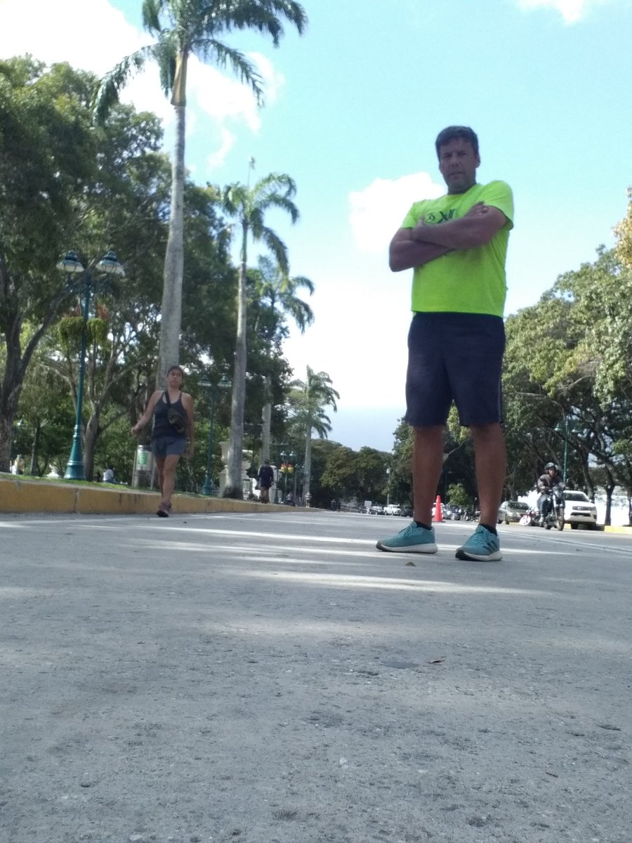 rauleonardo's tweet photo. Feliz día runners. Hoy ya van 101 días de entrenamiento para el @maraton_CAF
Hoy toco Series de 800 Mts hasta 400 Mts. En compañía del Chef/Runners Jose Gregorio Rodriguez Chang. Lugar Paseo Los Proceres en Ccs/Vzla.
Ya tenemos causa @clippve 

https://t.co/dUuT0g2cqm https://t.co/pOEyOd1bl2
