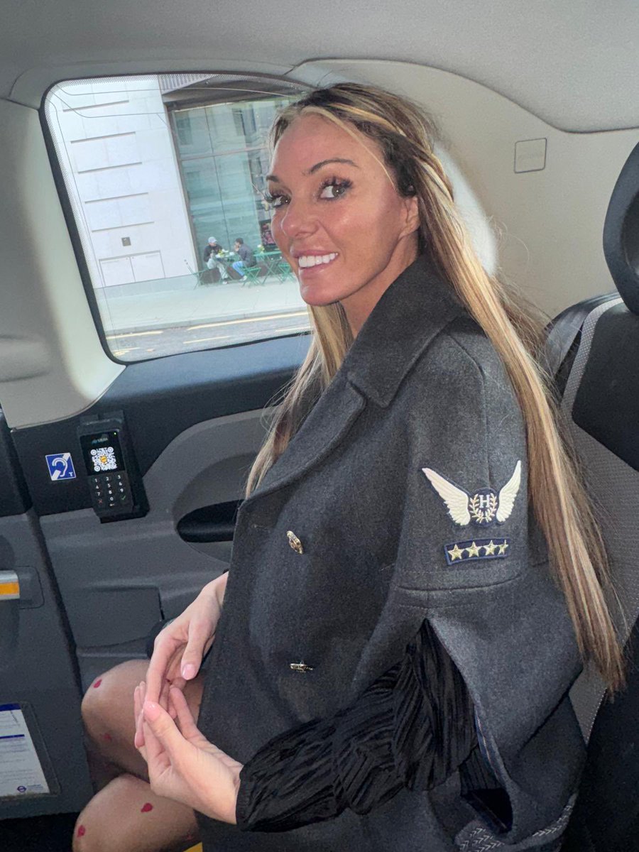 StaceySaranxxx's tweet photo. Look at me I can’t go in cab with out thinking if @FakeTaxi 😉what else am I up to come see https://t.co/fcpJzMwixY 🩷 https://t.co/FQdCztWdqX
