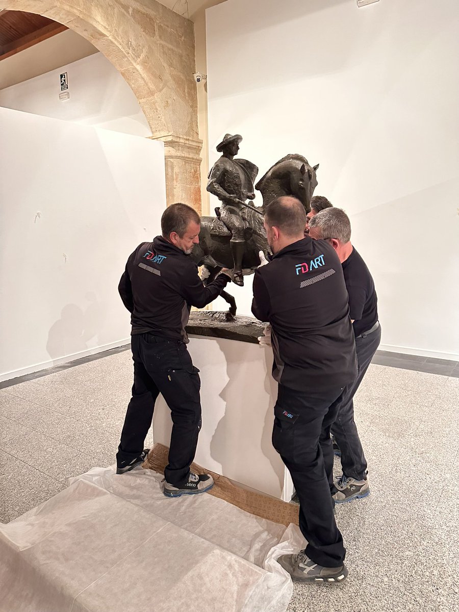 Muchas gracias a todos los que habéis venido a ver la exposición “Latencia de Realismo”. Muy pronto llegará una nueva exposición, así que estad muy atentos para no perdérosla. 

En consecuencia, la Sala Santo Domingo permanecerá cerrada al público temporalmente.