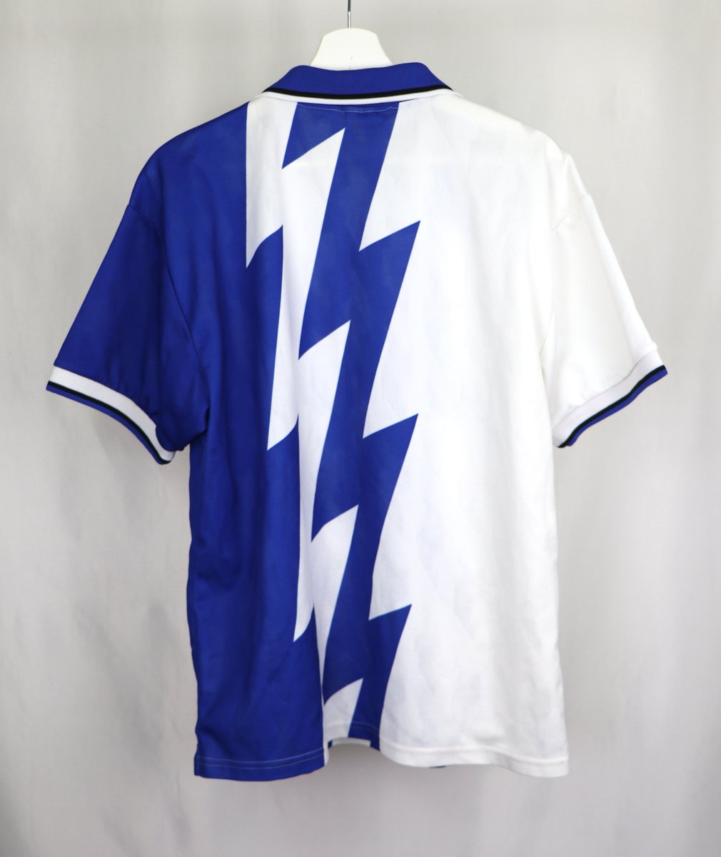 Kitmaster_fr's tweet image. 𝗧𝗲𝗺𝗽𝗹𝗮𝘁𝗲 𝟭𝟵𝟵𝟱 𝗡𝗶𝗸𝗲 (𝗟) ⚡

🛒 Disponible sur thekitmaster.com 

#KITMASTER #RetroFootball #FootballShirts