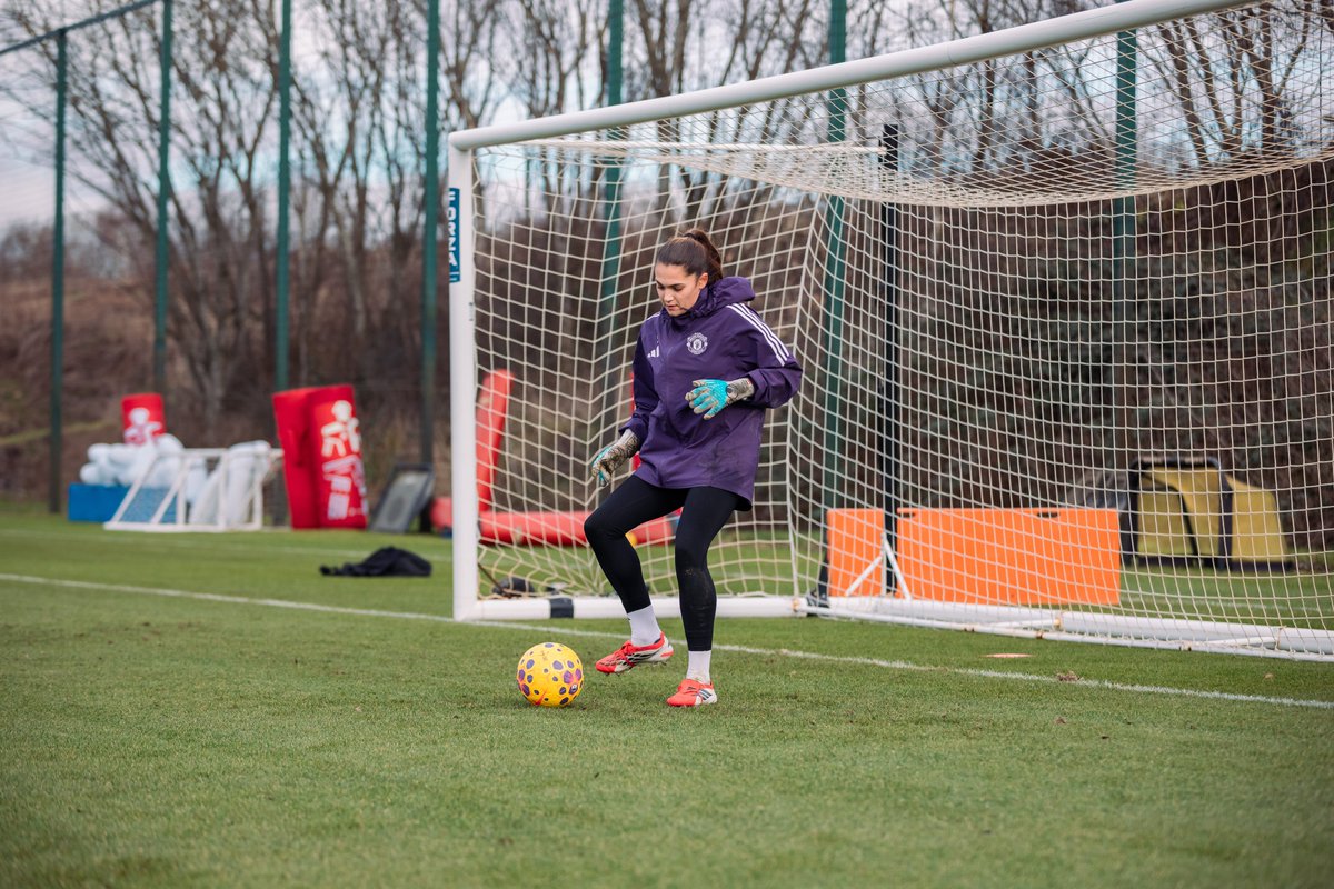 ManUtdWomen's tweet photo. Our GKs 🧤 https://t.co/0wU5vvPWr1