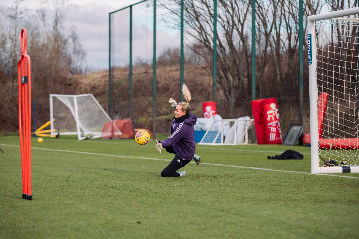 ManUtdWomen's tweet photo. Our GKs 🧤 https://t.co/0wU5vvPWr1