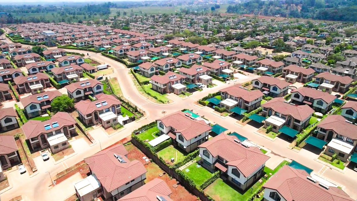 ignyharaz2's tweet photo. Edenville Kiambu Road 
A great leafy gated community off Kiambu Road, Kiambu County that was  launched in phases.

Phase 1 had 345 villas and all are sold out btw and Phase 2 has 404 maisonettes. 

This was Developed by Paramount Chief Estate Ltd, with Phase 2 construction cost of approximately KES 2 billion.

Some  units  are selling from about KES 16.9 M to ksh. 25 M+ depending on size.

Location; Minutes from Muthaiga Roundabout, close to Nairobi with 24/7 security & gardens.

You choose between either renting to own or building your own , maybe or just to survive.

Good deal in hands.