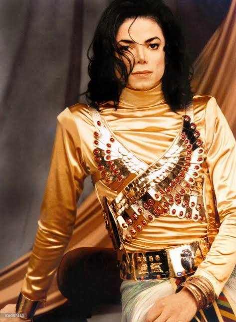 starzriot's tweet image. Using a fake photo hoe try again