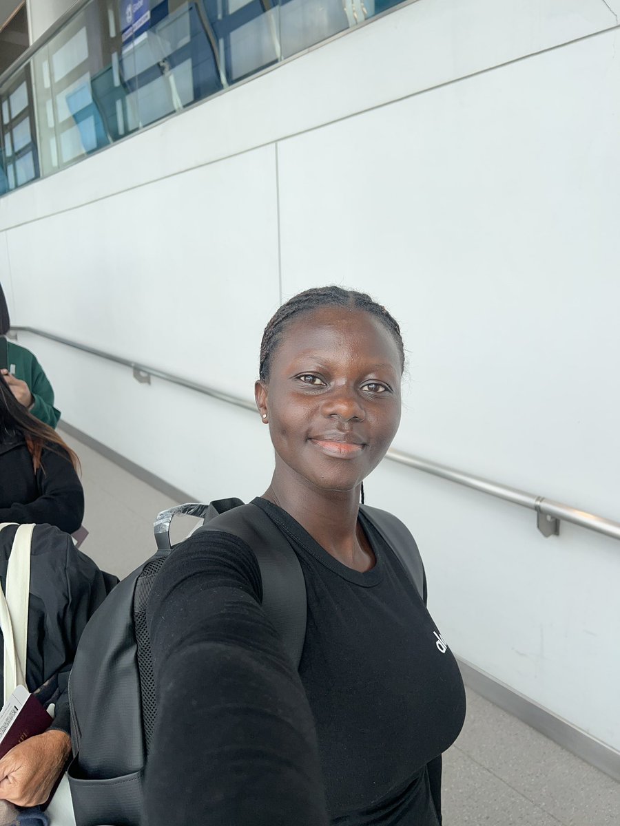 Efyakimora's tweet image. Among all forms of content creation, travel content is one of the most expensive.

You invest huge amounts of money just to travel, with no guarantee of returns.
Flights, visas, accommodation, gear… all upfront.

So if you can’t support us, at least don’t disrespect us.
Na we…