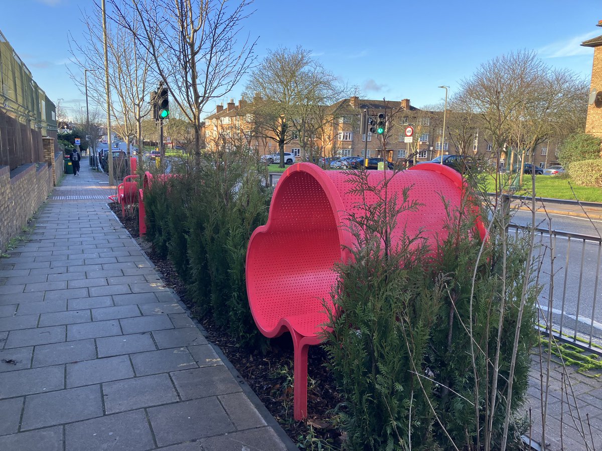 GiuInnocenti's tweet photo. The new ‘green shield’ at ⁦@ASPNW2⁩! Concrete pavement replaced by 38m2 of hedging and playable features. Thanks to Green Our Neighbourhood @BarnetCouncil⁩⁦ @MeristemDesign⁩ for making it happen and to @sarahsackman ⁩@mayorofbarnet⁩ for their bulb planting! https://t.co/2tKKBP0OWs