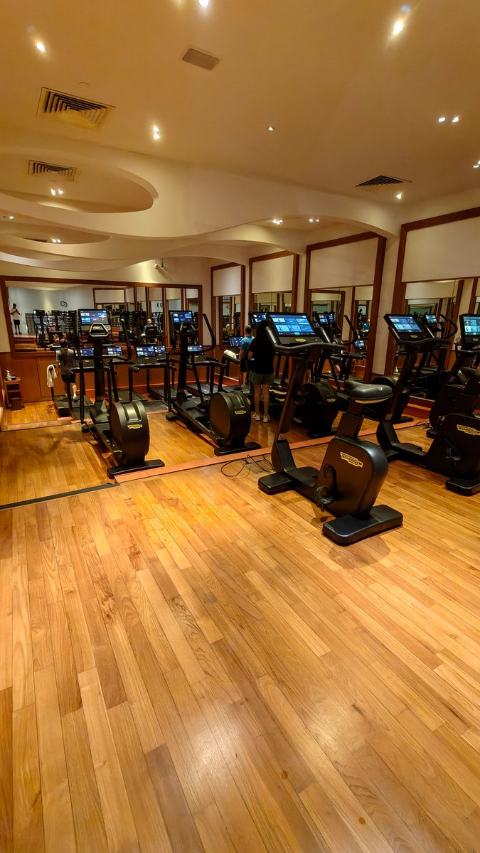 Douglas Hawthorne B1 amenities review