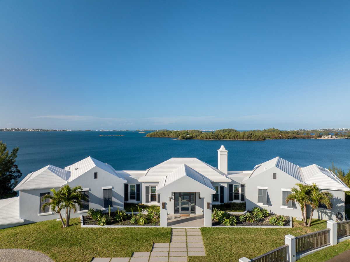 sothebysrealty's tweet photo. A rare opportunity in one of Bermuda’s most coveted enclaves, this modern estate towers above sea level for unmatched privacy and spectacular views.

Extraordinary property of the day represented by Rego Sotheby's International Realty https://t.co/1jSwEptMjb https://t.co/XNEptj8Kj7