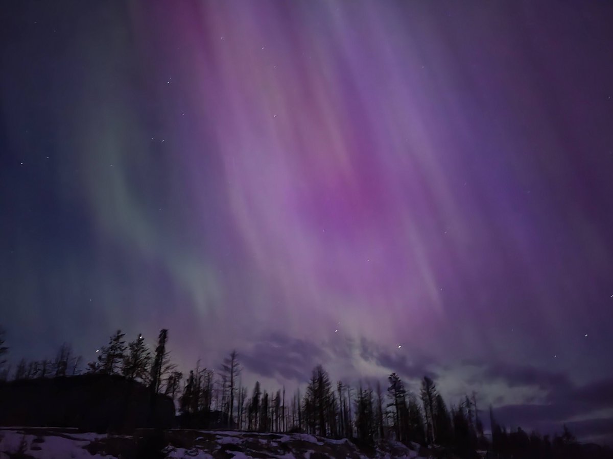 StarrySummitCDN's tweet photo. Lovely aurora this morning above Jasper!  Jasper is a dark sky preserve and aurora-watching is a fine way to take advantage of short winter days!
#MyJasper
#Aurora
#CanadianRockies https://t.co/sUTpEpKz8j