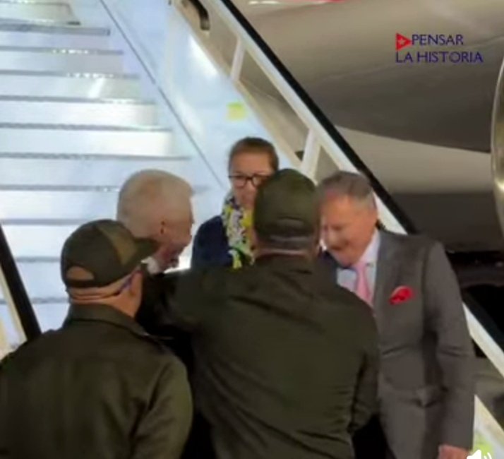 MinfarC's tweet photo. 🇷🇺🇨🇺 Llega a Cuba el Ministro del Interior de Rusia, Vladímir Kolokoltsev. En el Aeropuerto Internacional José Martí fue recibido por el Ministro del Interior, Lázaro Alberto Álvarez Casas, y el Embajador de Rusia en Cuba, Víctor Koronelli. https://t.co/9moS25XVxc