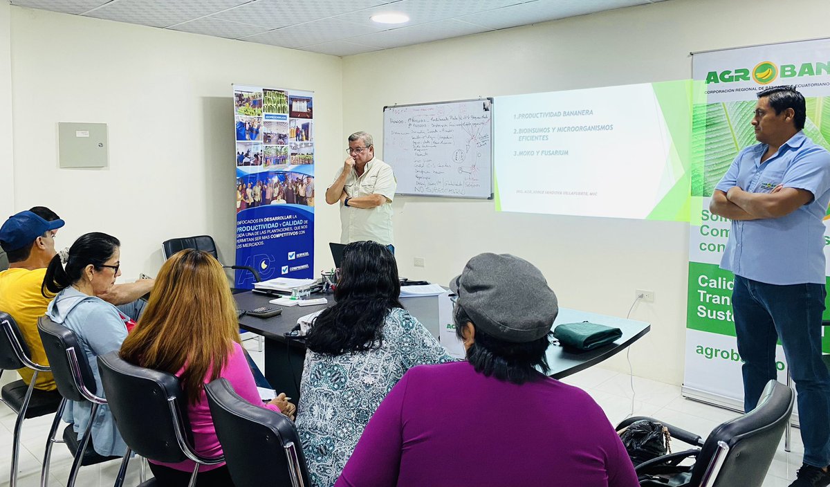AgrobanEC's tweet photo. Cada eslabón de la sostenibilidad es tan fuerte como su eslabón más débil, y si no hay rentabilidad, no existe sostenibilidad; por eso es que el programa de capacitación #ProyectoFARM #AgroConciencia incluye el Módulo de Productividad @pnud @PNUDEcuador @EcuadorMAE @AgriculturaEc https://t.co/C7v4I0x8Ji