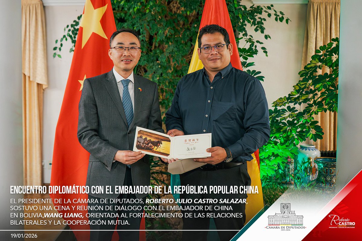 En el marco del fortalecimiento de las relaciones bilaterales, el presidente de la Cámara de Diputados, 𝐑𝐨𝐛𝐞𝐫𝐭𝐨 𝐂𝐚𝐬𝐭𝐫𝐨 𝐒𝐚𝐥𝐚𝐳𝐚𝐫, se reunió con el embajador de China en Bolivia, Wang Liang, para tratar temas de cooperación mutua entre ambos países.
#Legislatura