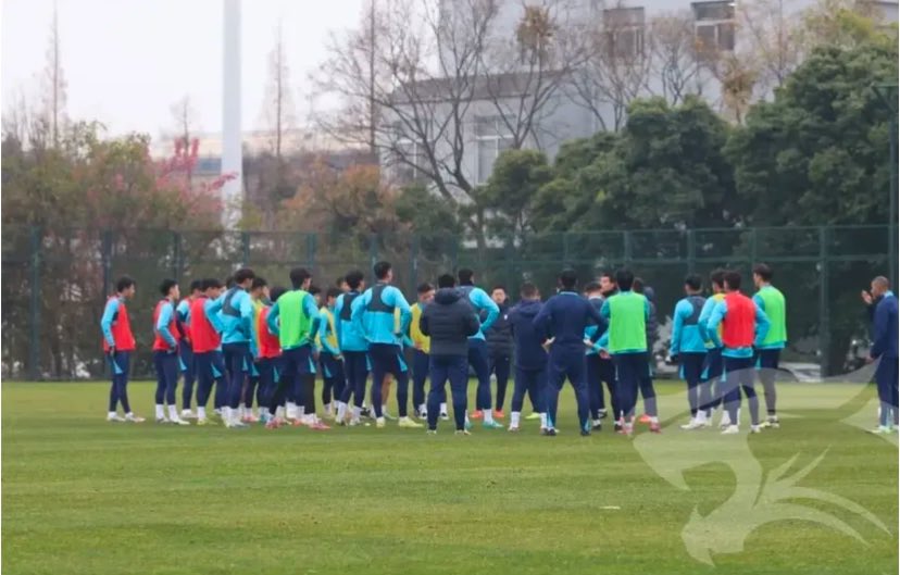 Primer cuerpo técnico MEXICANO en la Superliga China 🇨🇳Mucho que decir, mucho que pensar pero más vale actuar y ser valientes! CON CONVICCIÓN #preseason⚽️ @wuhanthreetownsfc #superliga #futbol Mi licencia UEFAPRO sigue.. ahora desde Asia tocará viajar a España cada mes! 🇲🇽🇪🇸🇨🇳🫡