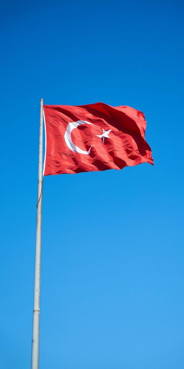 Şanlı bayrağımızı ilelebet kalbimizin gönderine çektik!