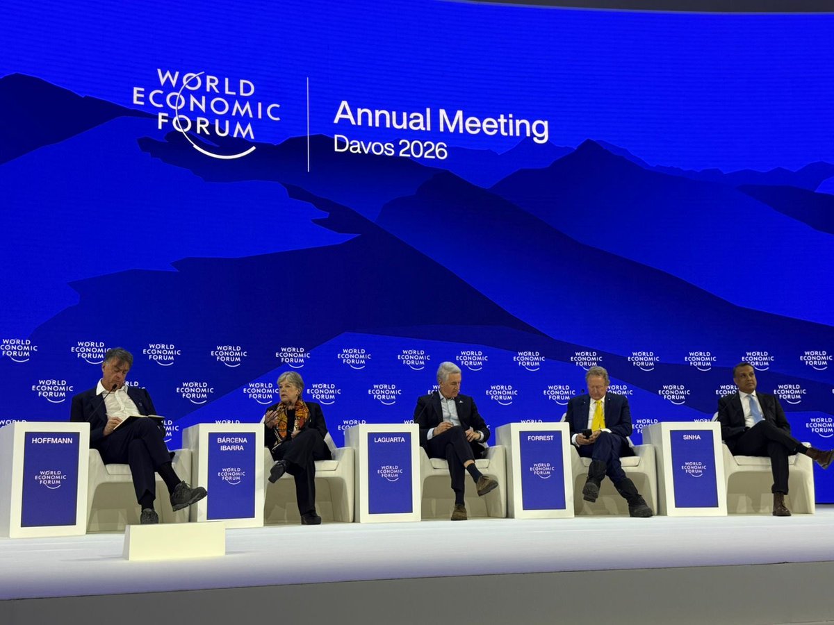 aliciabarcena's tweet photo. En el panel del @wef_es ¿Cómo construir prosperidad dentro de los límites planetarios? Se han superado 7 de 9 pero aún podemos cambiar el rumbo. Con el liderazgo de la presidenta @Claudiashein México propone inversiones en transición energética, restauración y economía circular. https://t.co/Ov2NYTvIbL