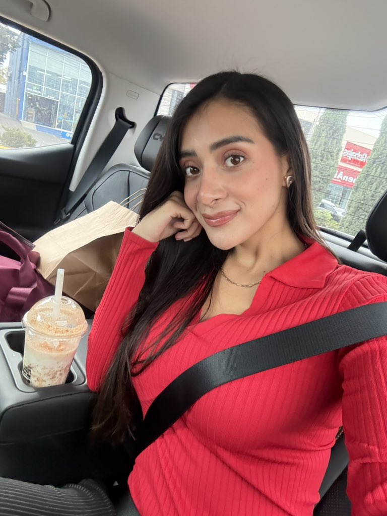 Hoy nos tocó desayunar en el carro! Excelente martes ❤️