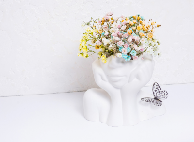 Small habits—like moving your body, practicing gratitude, decluttering, or staying connected—can make a big difference in your mental well‑being.  Read our latest blog for simple ways to bring more balance, clarity, and joy into your everyday life:  hubs.la/Q03_w9VT0