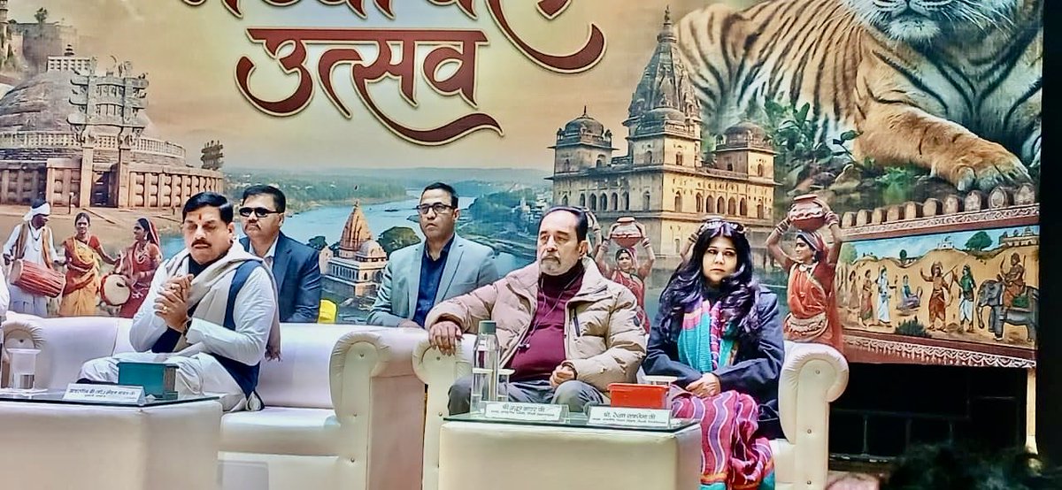 ProfRekhaSaxena's tweet image. Part of the celebrations of Madhyanchal Utsav at Delhi University, graced by Hon’ble Chief Minister Dr. Mohan Yadav (@DrMohanYadav51), who holds a Master’s and PhD in Political Science.
#MadhyanchalUtsav #DelhiUniversity  #PoliticalScience