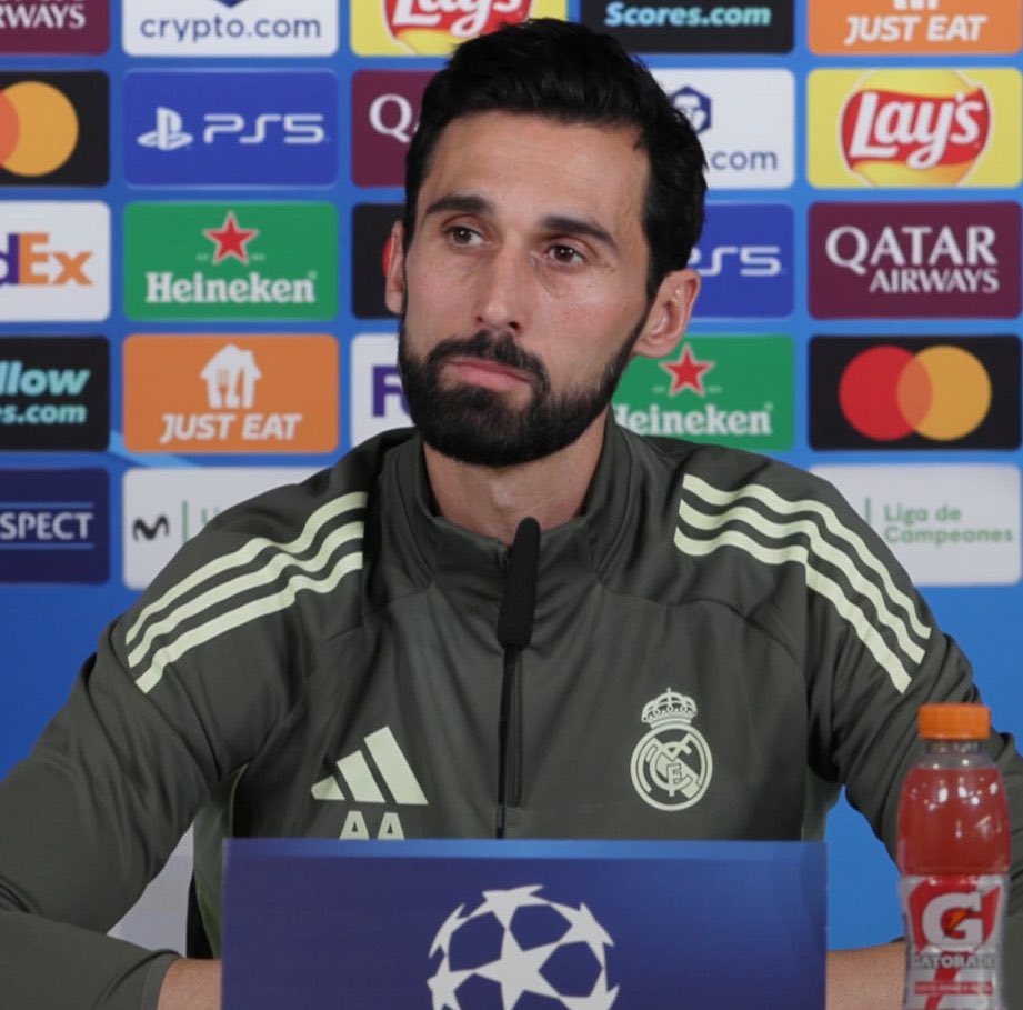 Relaño: es una ofensa al socio 
Maldini: no tiene capacidad para revertir la situación 
Meana: ha llegado de rebote 
AS y MARCA: se cree José Mourinho 

Si todos estos critican a Álvaro Arbeloa, lo mínimo que hay que hacer es apoyarle.